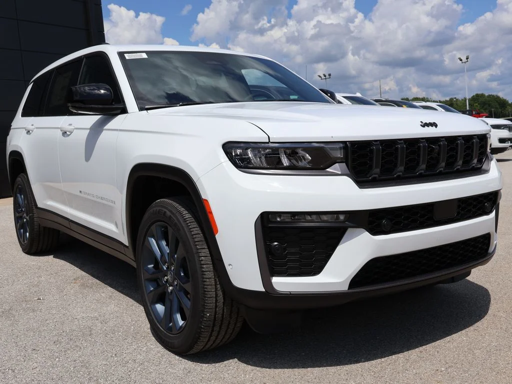 New 2026 Bright White Clear-Coat Exterior Paint Jeep Limited image 6