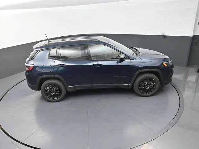 New 2026 Fathom Blue Pearl-Coat Exterior Paint Jeep Latitude image 19