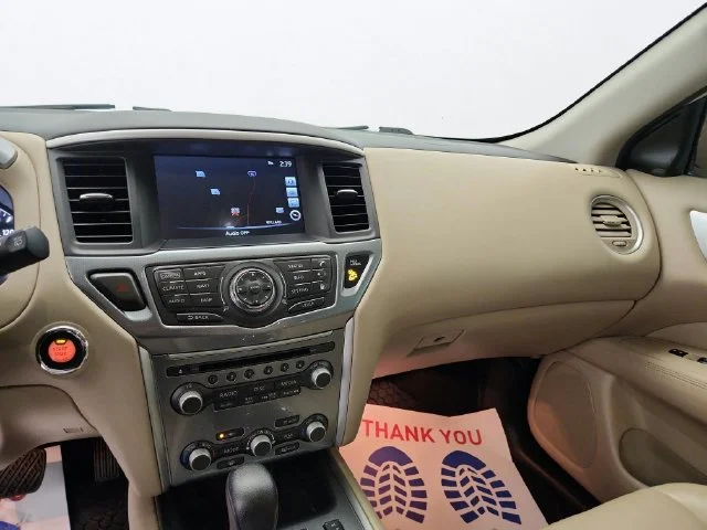 Used 2019 White Nissan SL image 18