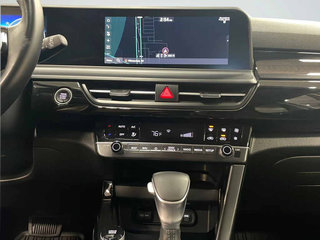 Used 2024 White Kia S image 20