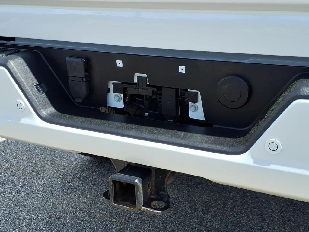 Used 2025 Beige Chevrolet High Country image 4