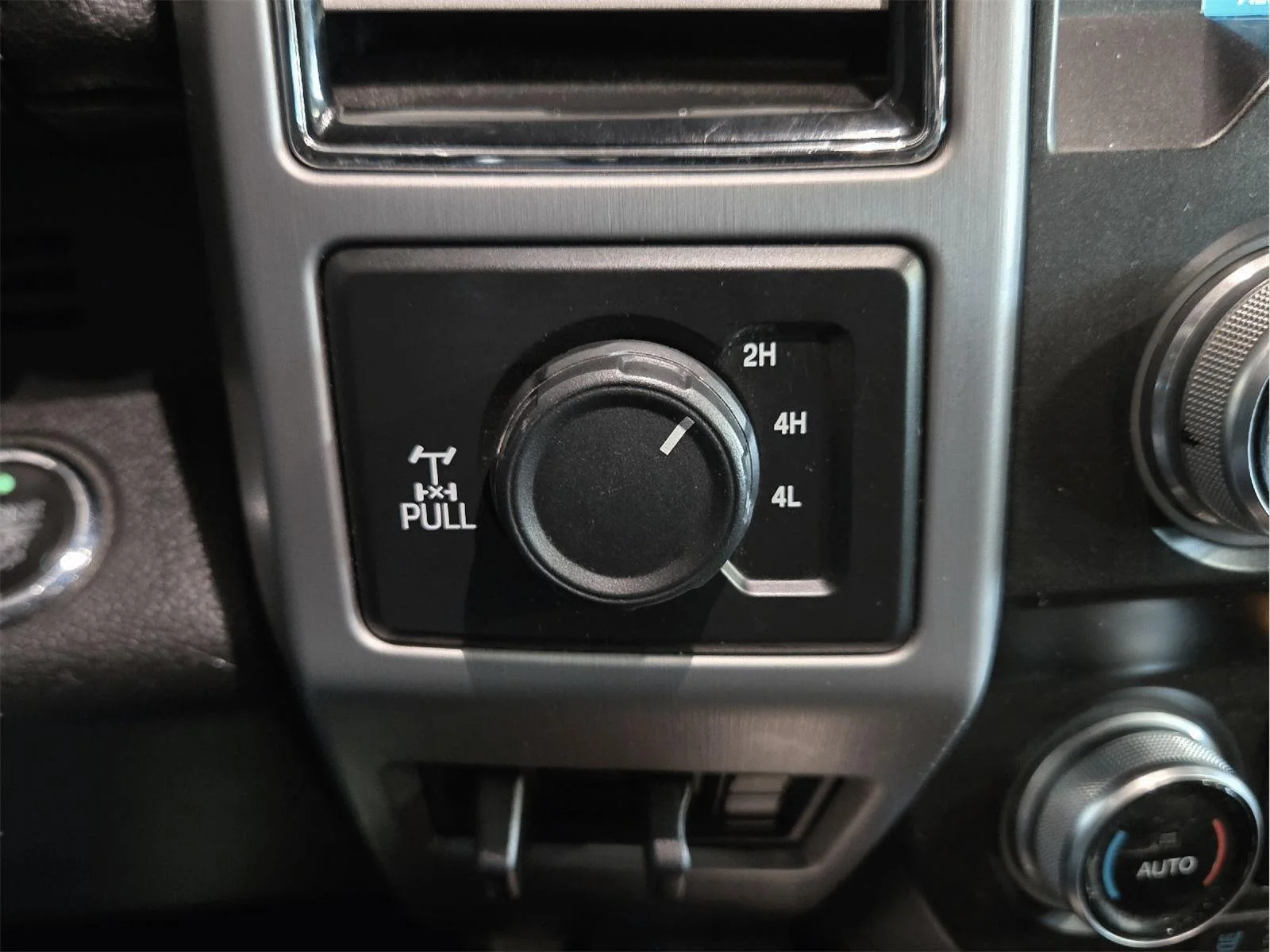 Used 2019 Agate Black Ford Platinum image 23