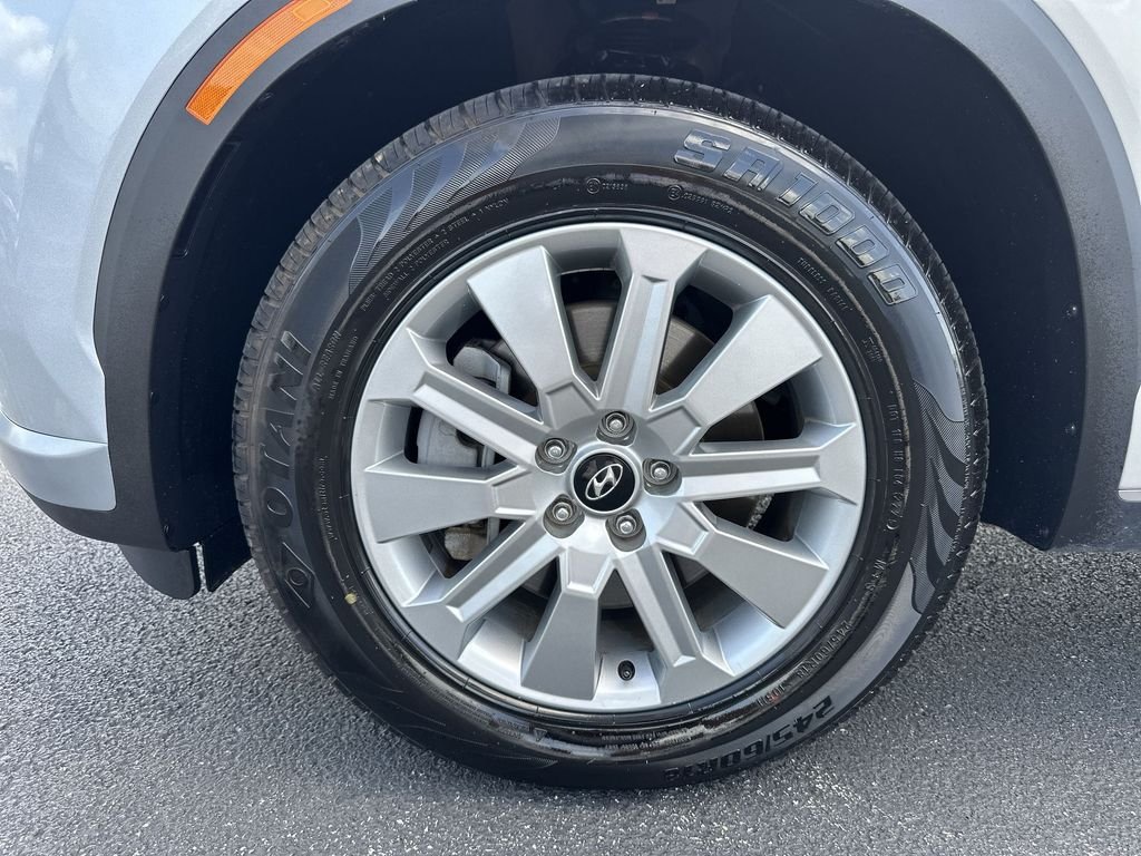 Used 2025 Silver Hyundai SEL image 16