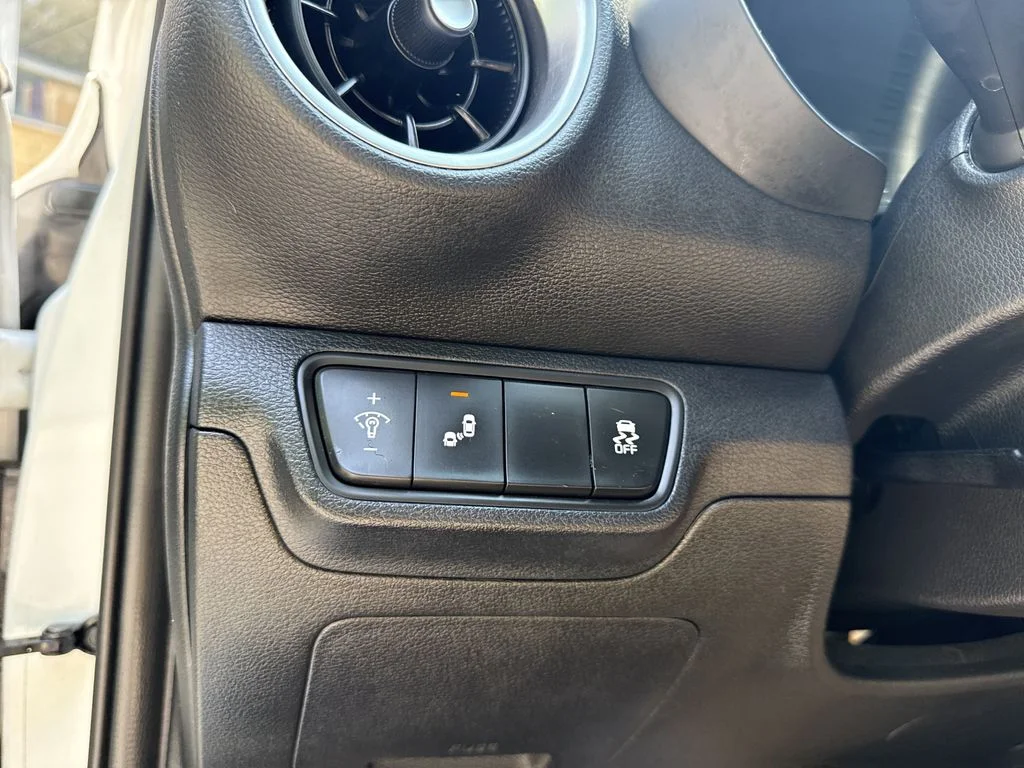 Used 2022 Snow White Pearl Kia GT-Line image 24