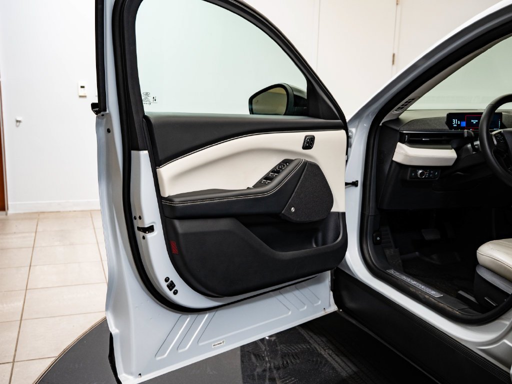 Used 2022 Space White Metallic Ford Premium image 26