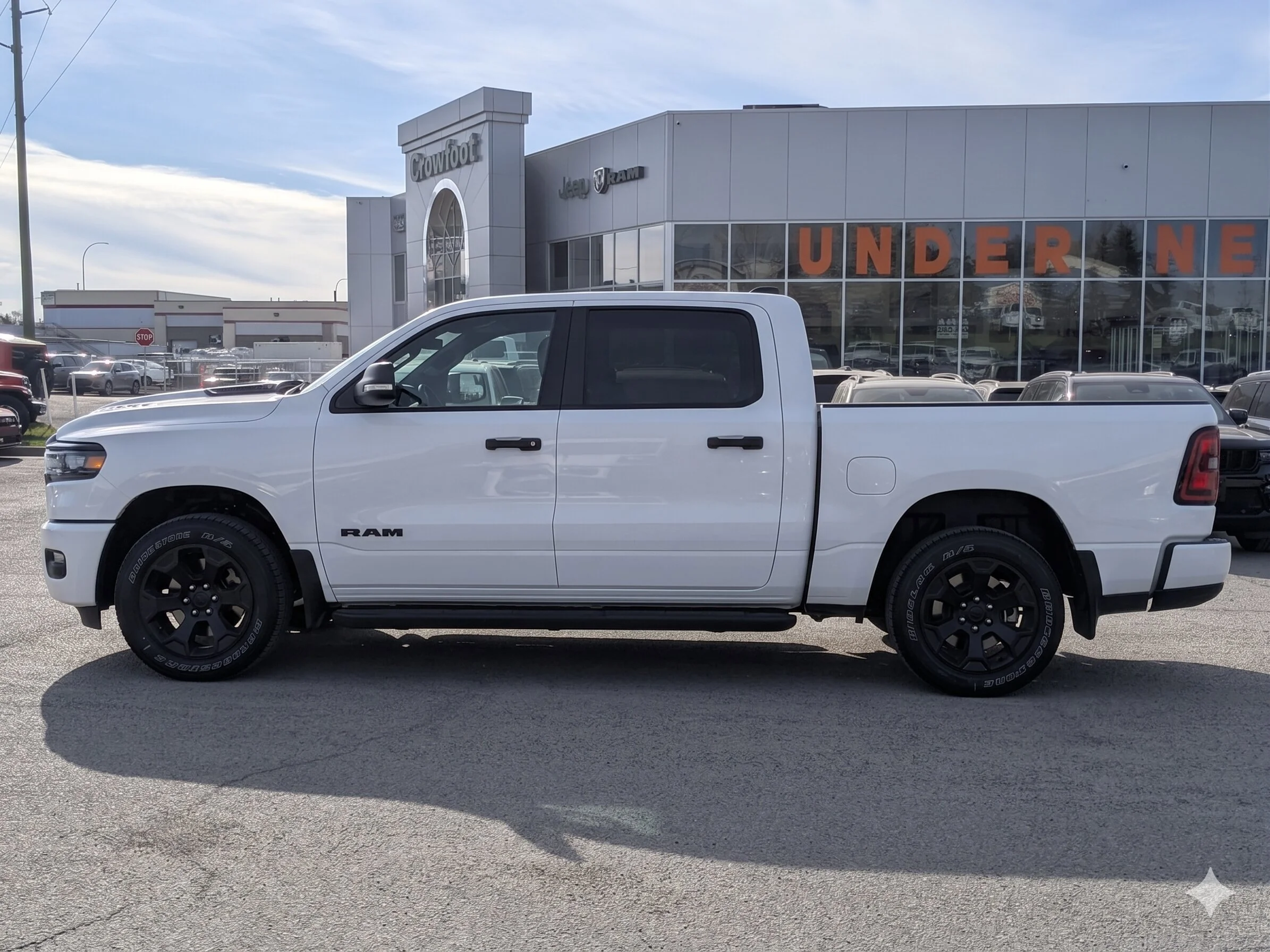New 2026 White RAM Express - 3.6L Pentastar VVT V6 engine with eTorque - BLACK EXPRESS EDITION image 5
