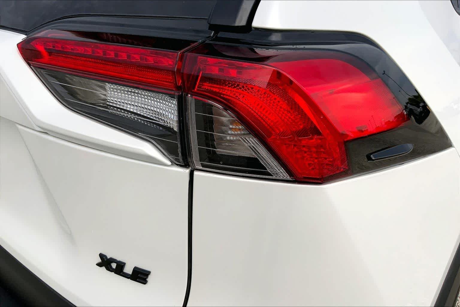 Used 2025 Wind Chill Pearl Toyota XLE Premium image 30