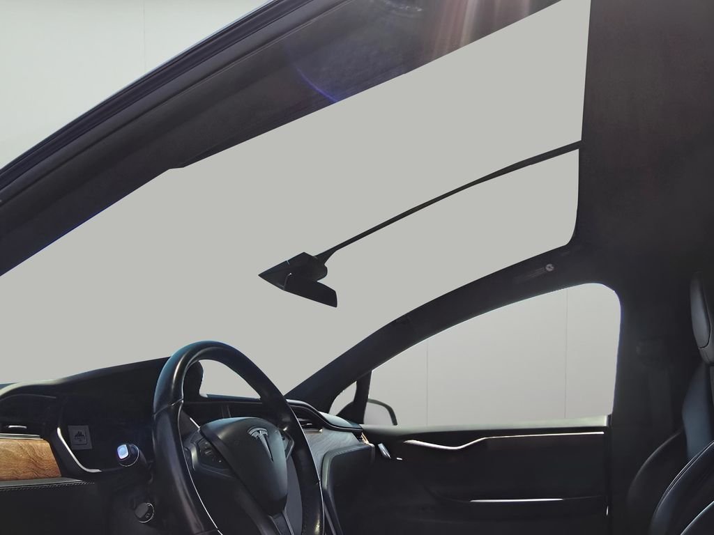 Used 2018 Black Tesla P75D image 24