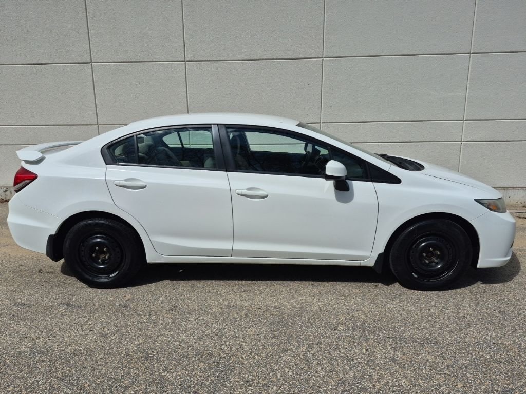 Used 2013 White Orchid Pearl Honda LX image 5