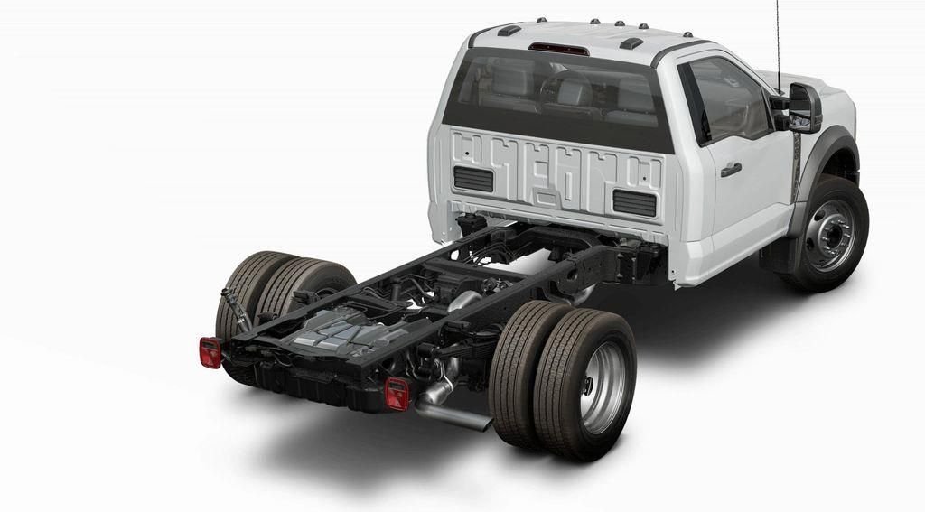 New 2024 Oxford White Ford F-600® XL image 3