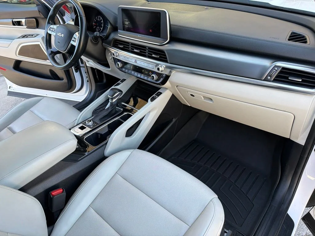 Used 2022 White Kia S image 21