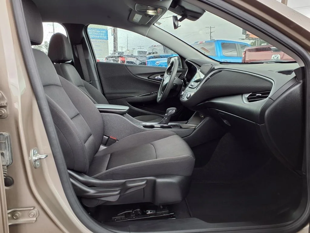 Used 2025 Gray Chevrolet LT image 6