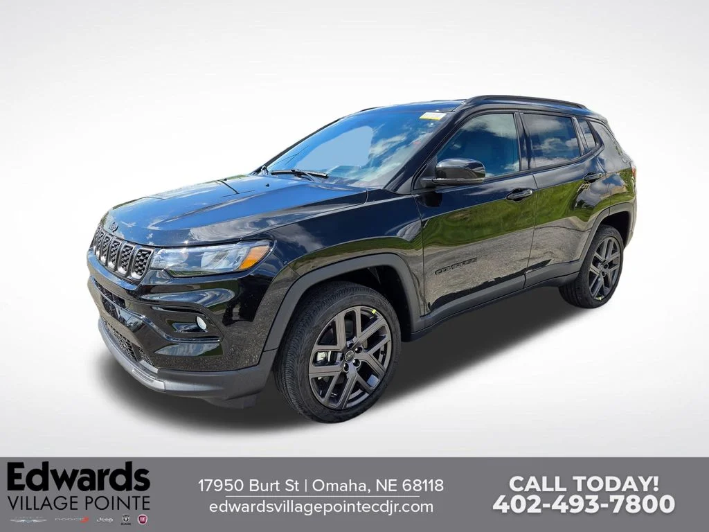 New 2026 Diamond Black Crystal Pearlcoat Jeep Limited image 7