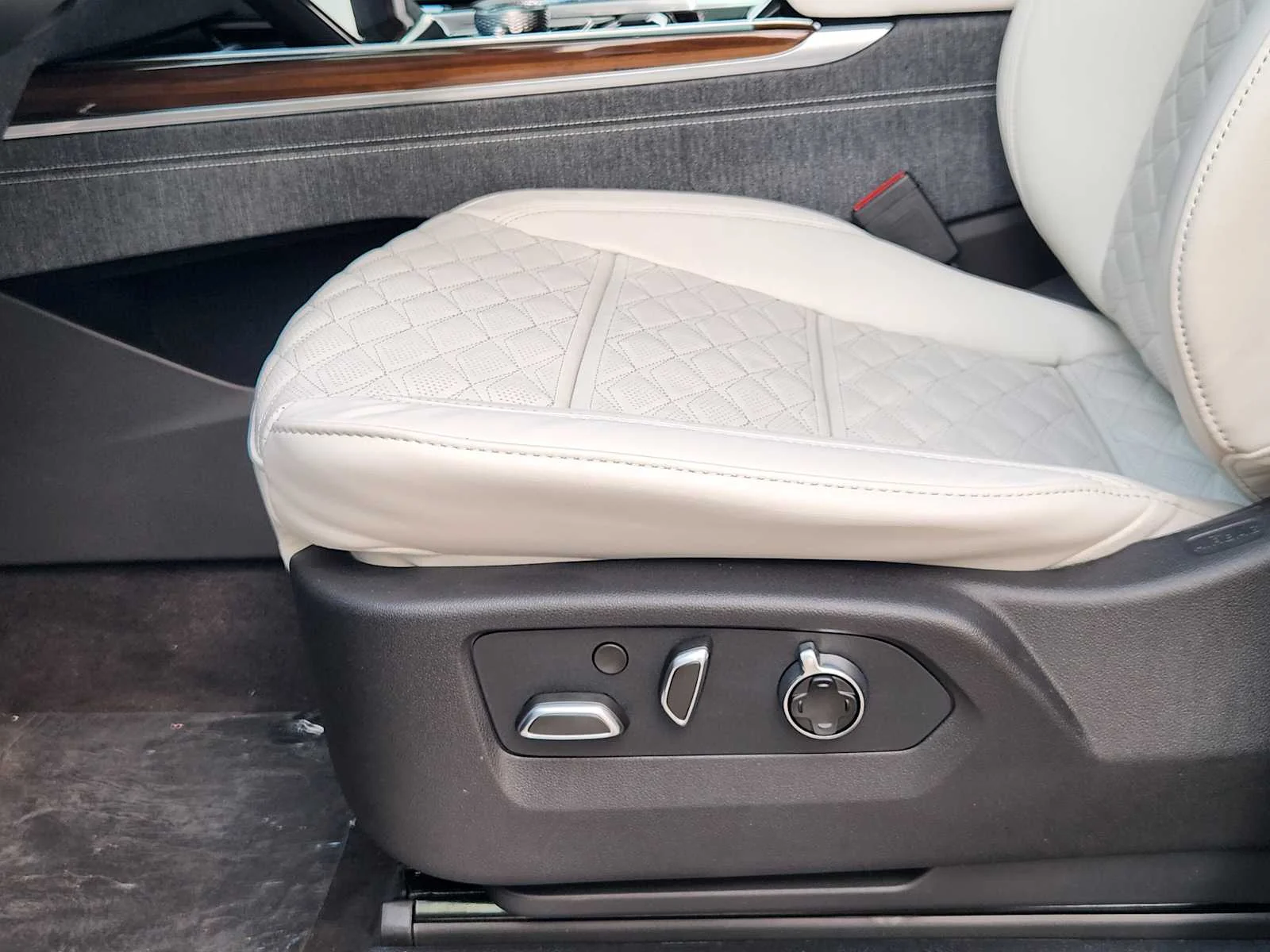 2026 Cadillac Escalade Platinum Sport - Photo 18