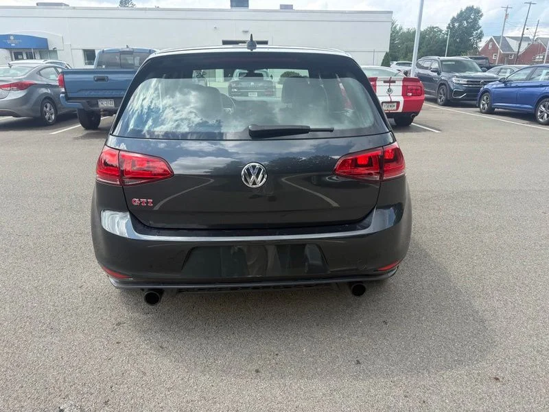 Used 2017  Volkswagen Autobahn image 21