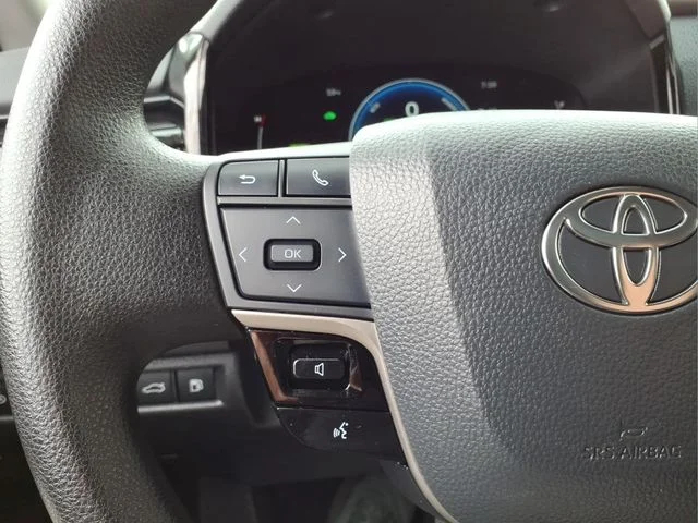 Used 2025  Toyota LE image 23