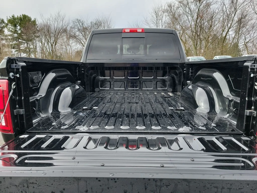 New 2026 Diamond Black Crystal Pearl-Coat Exterior Paint RAM Big Horn image 7