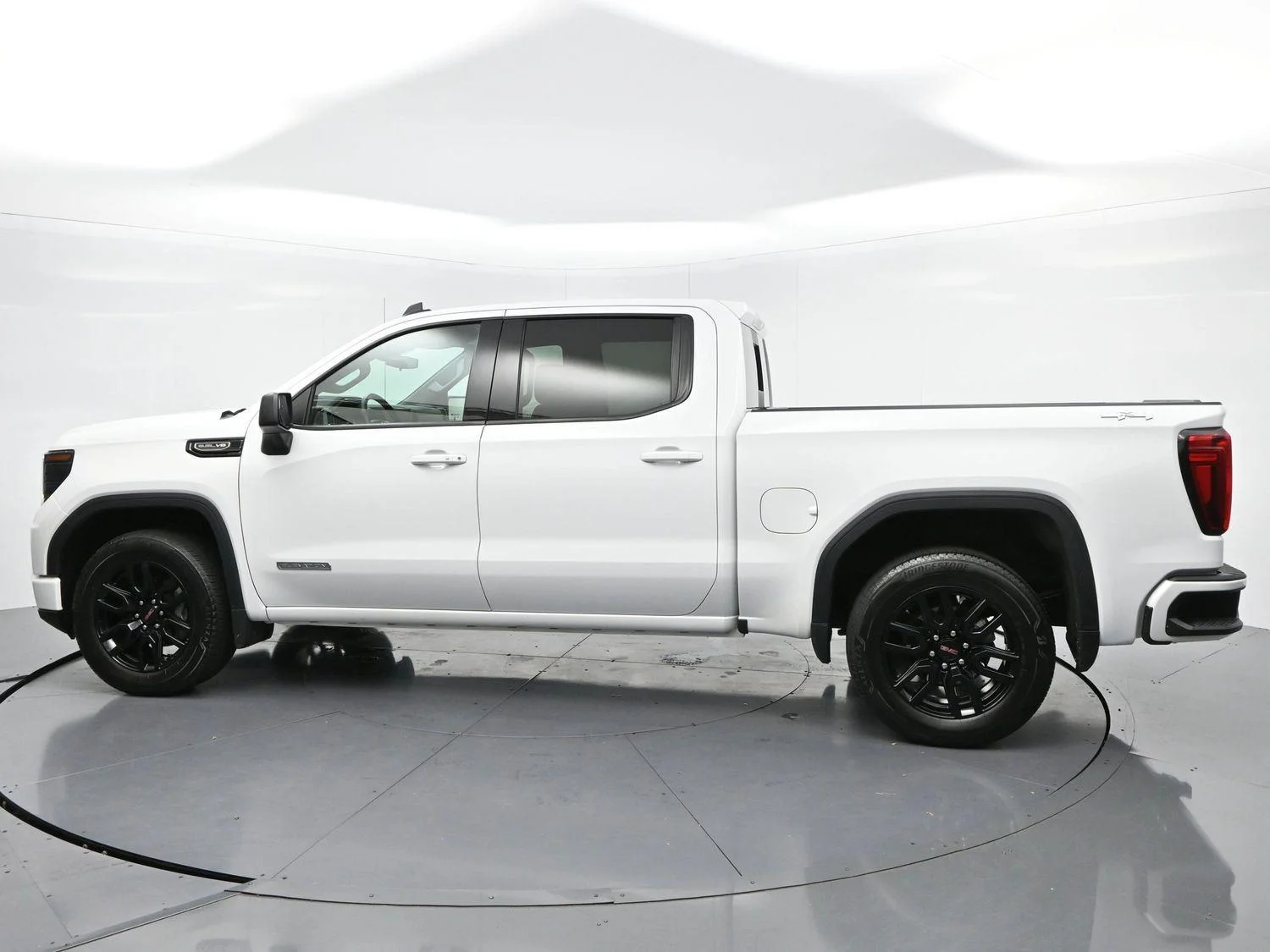 Used 2024 Summit White GMC Elevation image 5