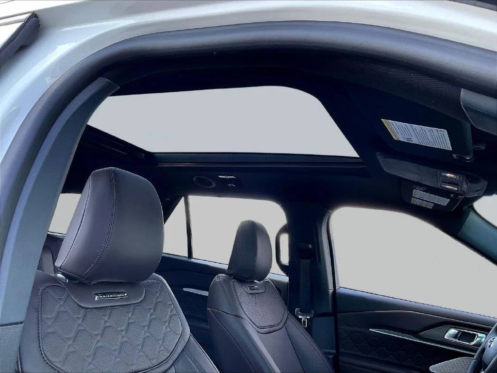 New 2026 Star White Metallic Tri-Coat Ford Platinum™ image 37