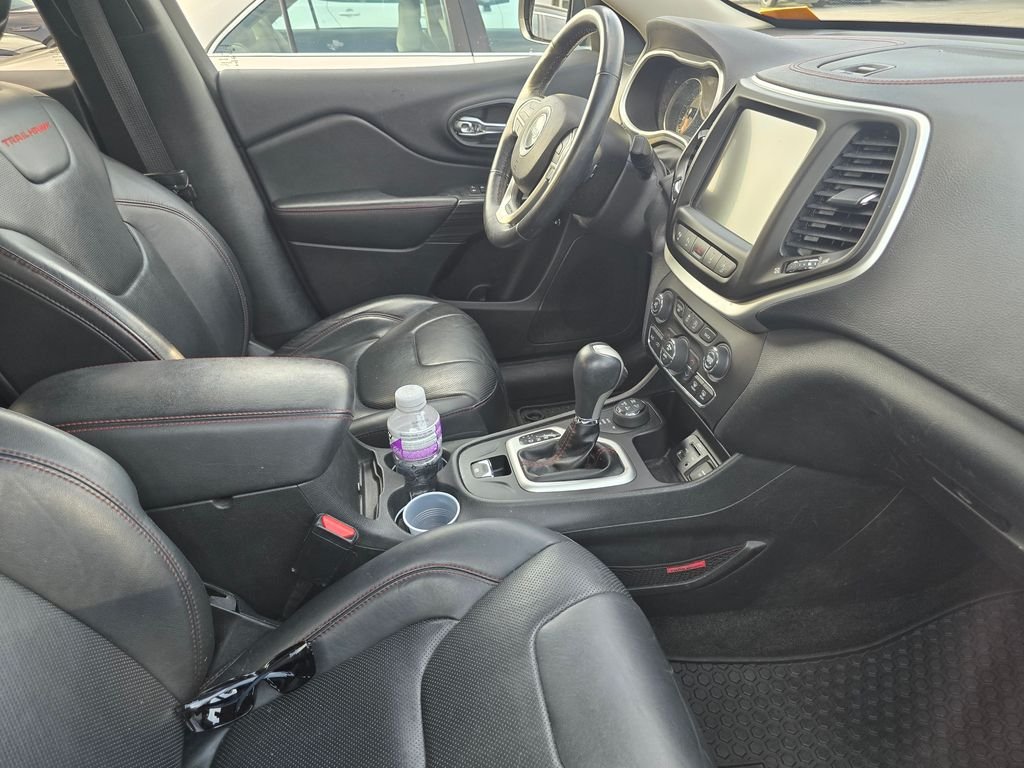Used 2016 Black Jeep Trailhawk image 15
