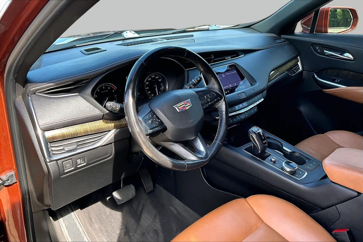 Used 2019 Autumn Metallic Cadillac FWD Premium Luxury image 18