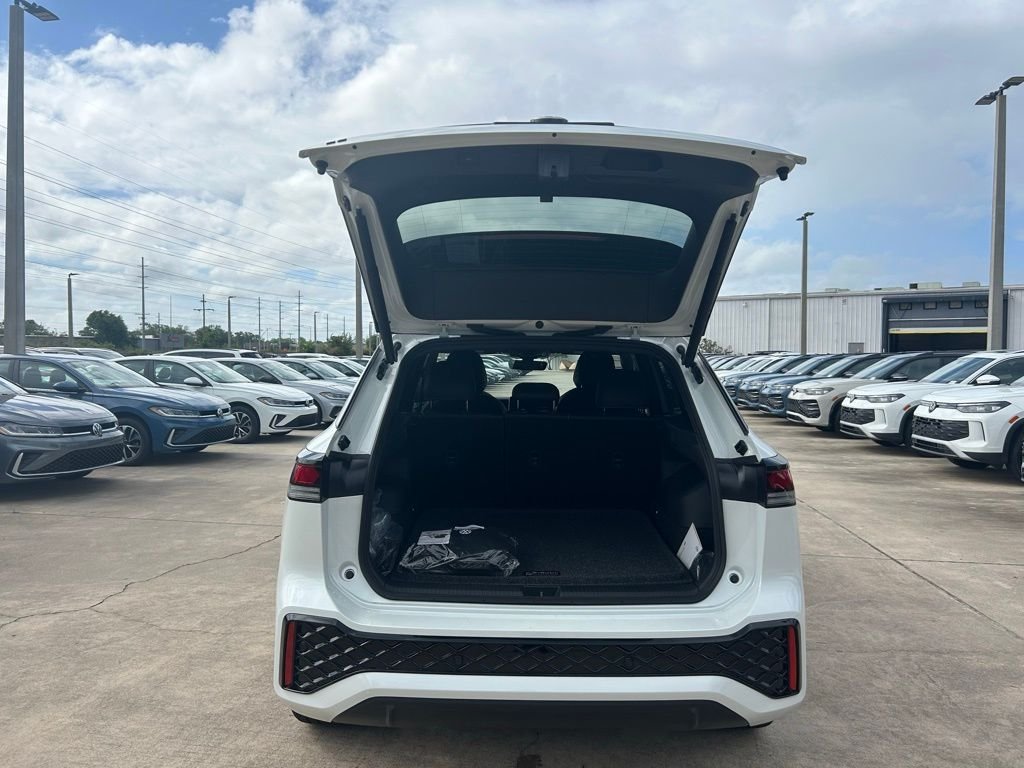 New 2026 White/off-white Volkswagen 2.0T SE R-Line Black image 41
