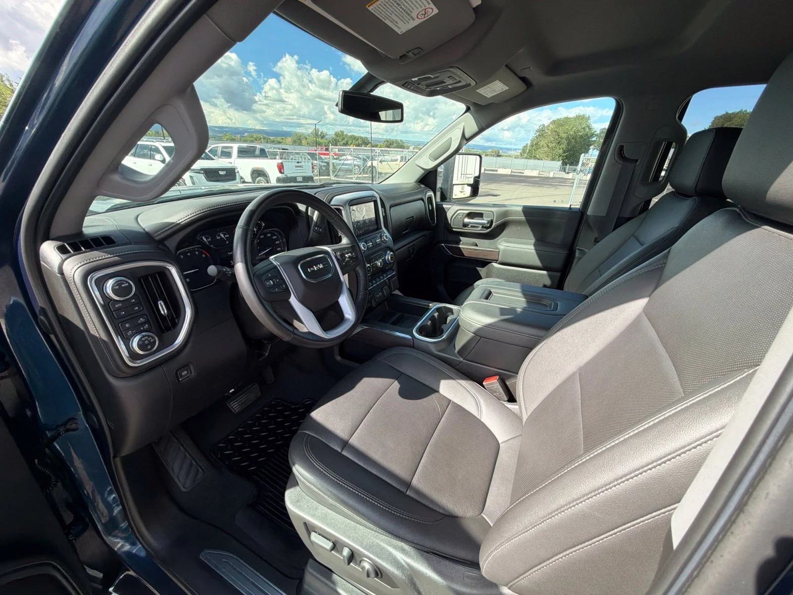 Used 2022 PACIFIC BLUE METALLIC GMC SLT image 16