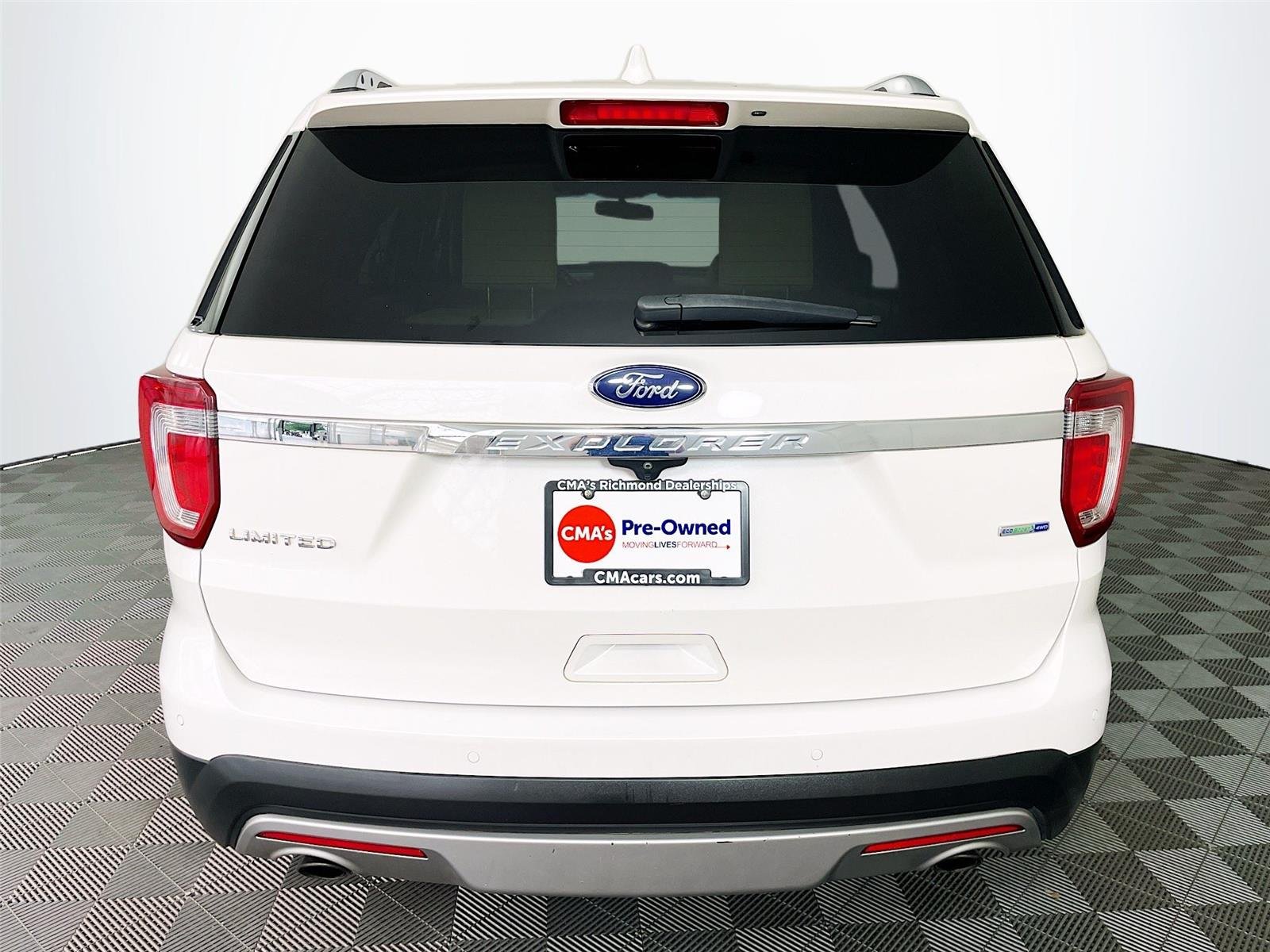 Used 2017 White Platinum Metallic Tri-Coat Ford Limited image 7
