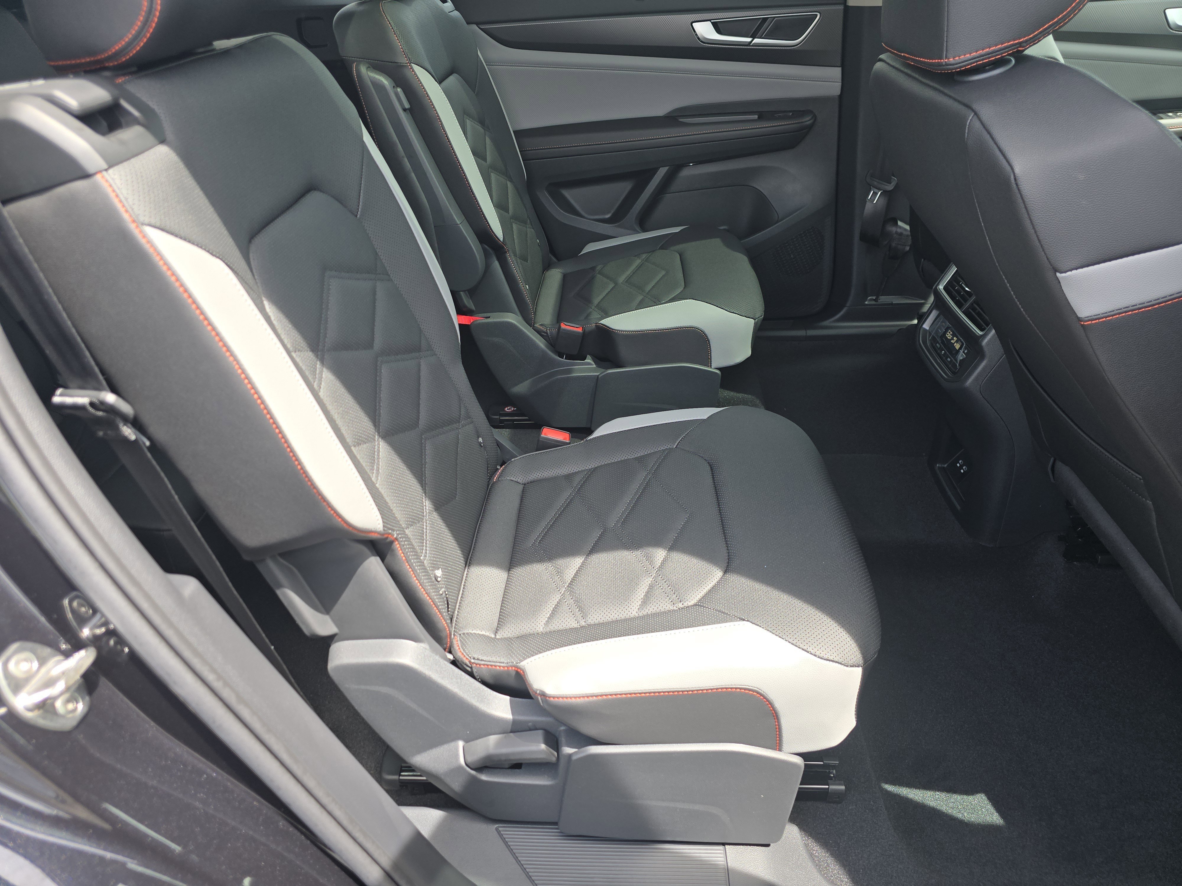 New 2026 Deep Black Pearl Volkswagen 2.0T Peak Edition image 18