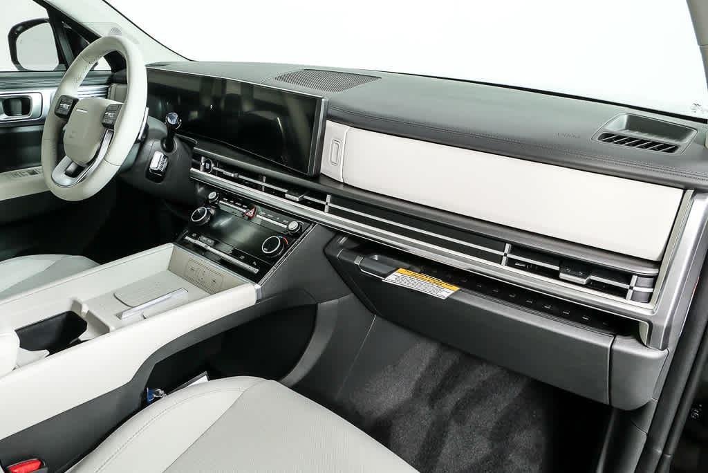 New 2026 Shimmering Silver Hyundai SE image 68