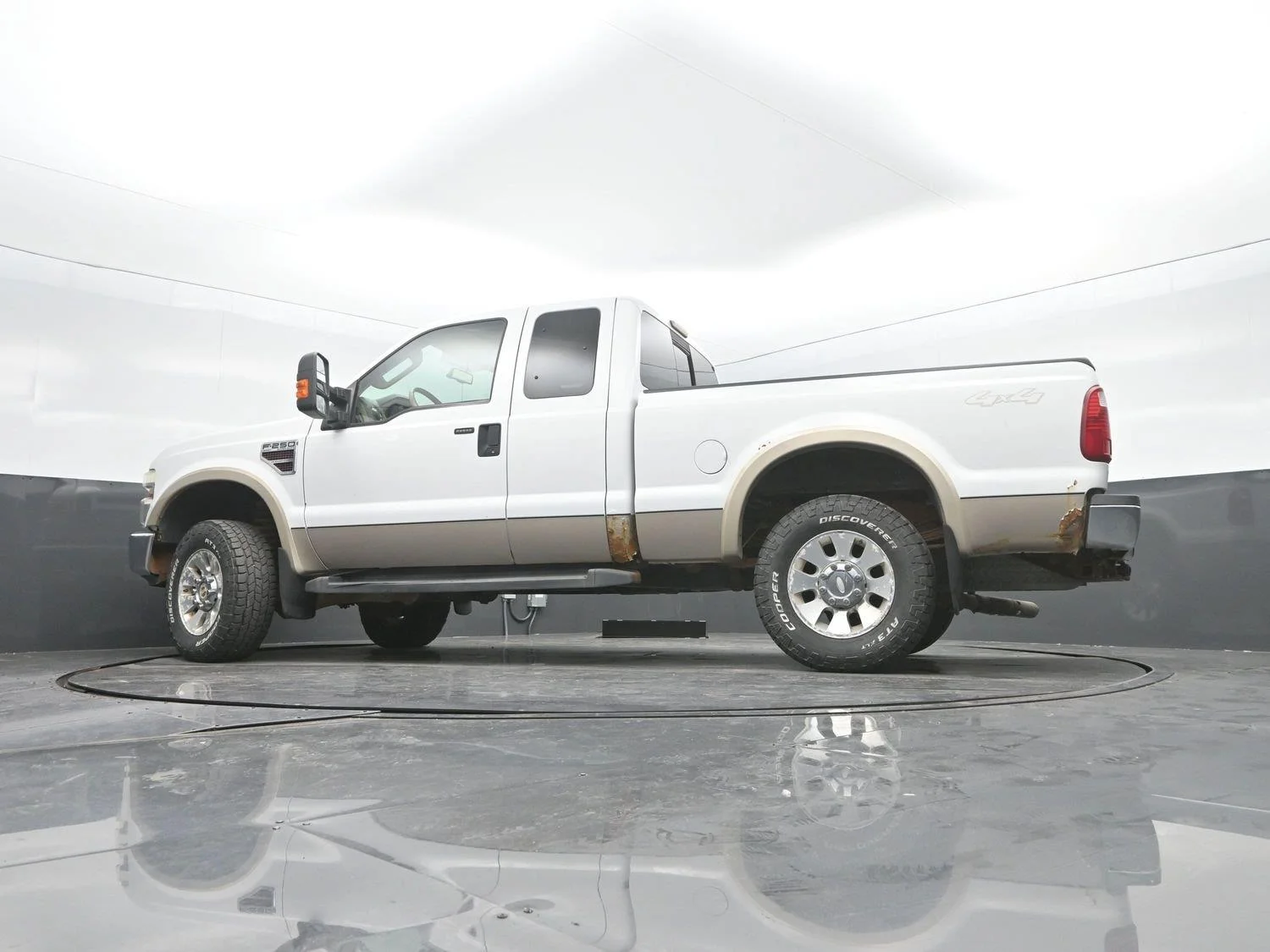 Used 2008 White Ford XL image 29
