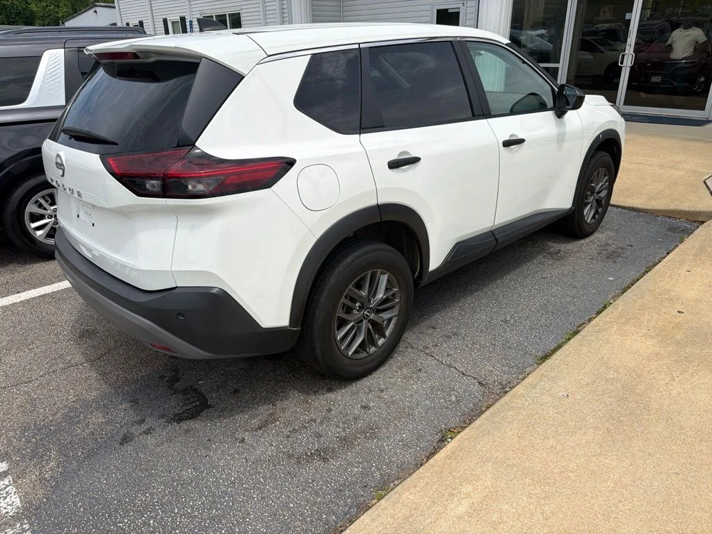Used 2023 White Nissan S image 5