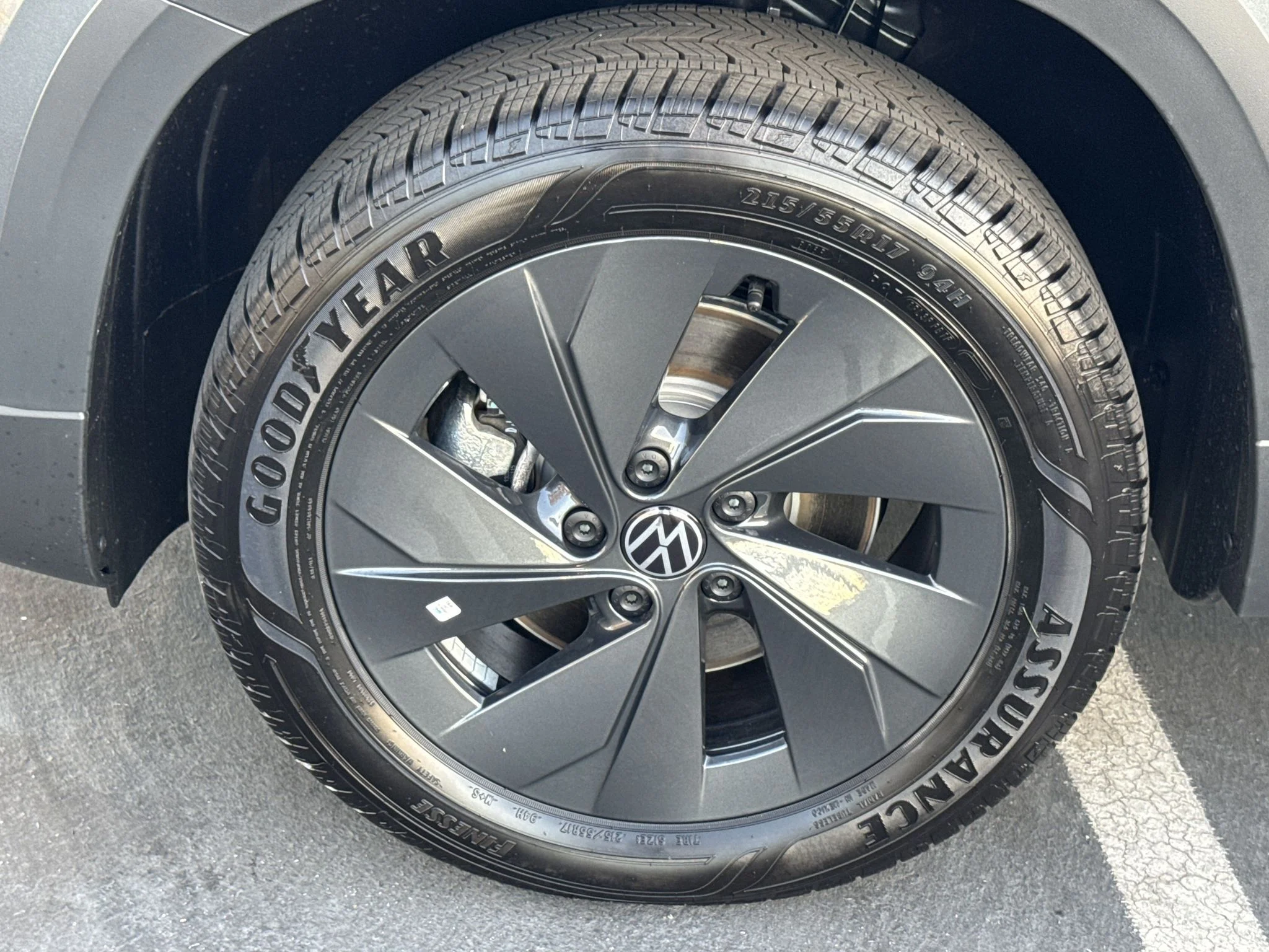 New 2027 Platinum Gray Metallic Volkswagen S image 10
