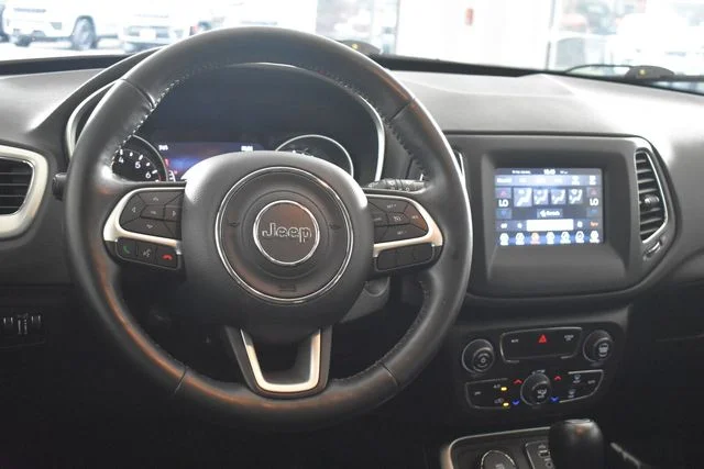 Used 2018 Red Jeep Latitude image 21