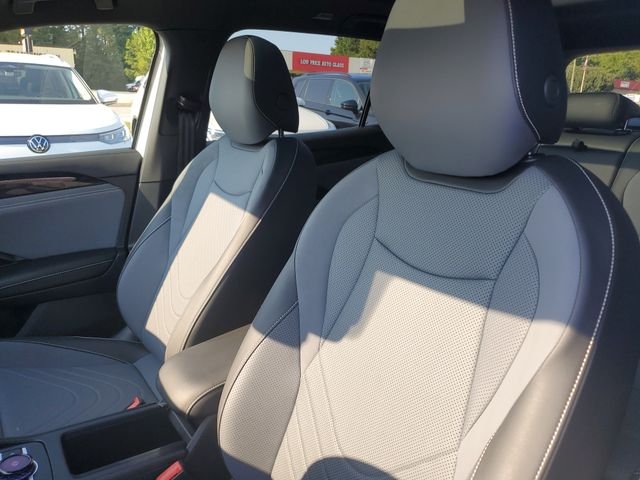 Certified Used 2025 White Volkswagen 2.0T SE R-Line Black image 24