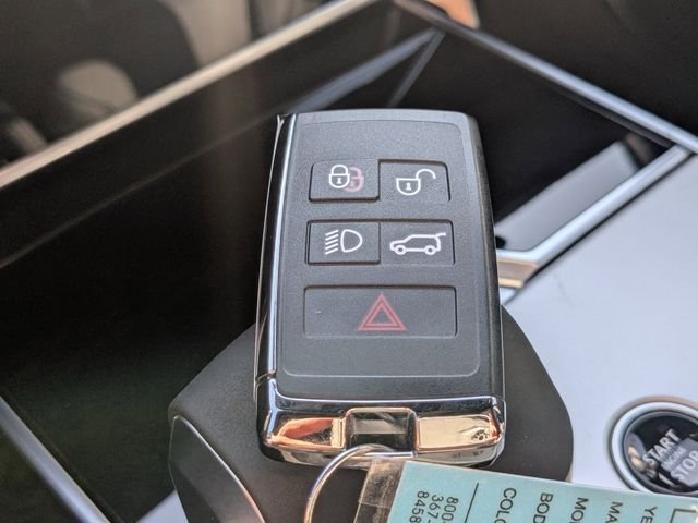New 2026 Fuji White Land Rover SE image 28