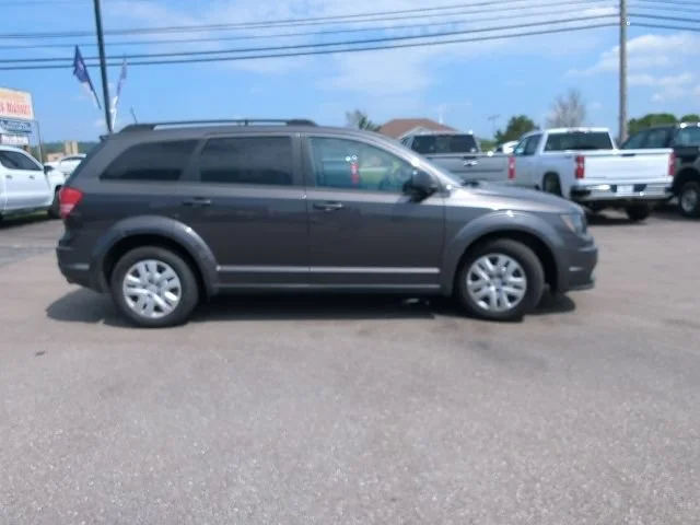 Used 2018  Dodge SE image 7