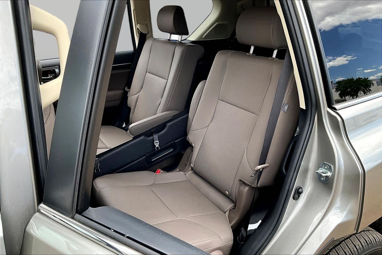 Used 2023 Atomic Silver Lexus Premium image 18