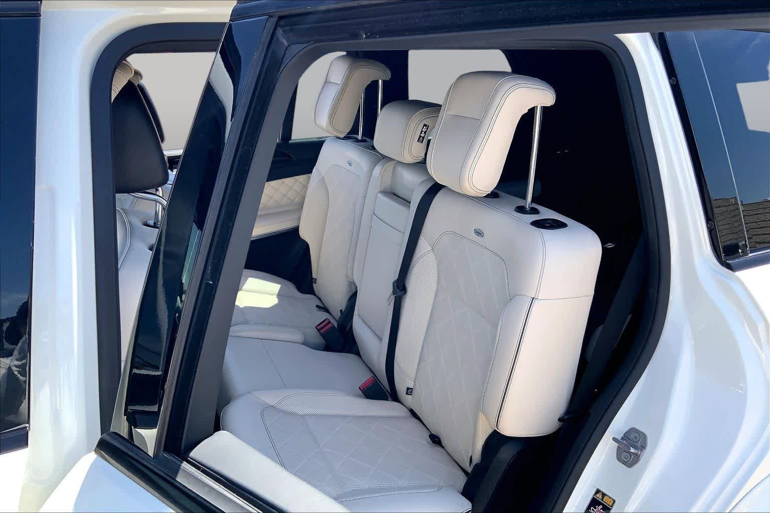 Used 2018 designo Diamond White Metallic Mercedes-Benz GLS 550 image 20