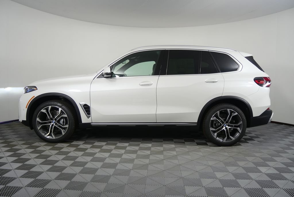 Used 2026 Mineral White Metallic BMW xDrive40i image 6