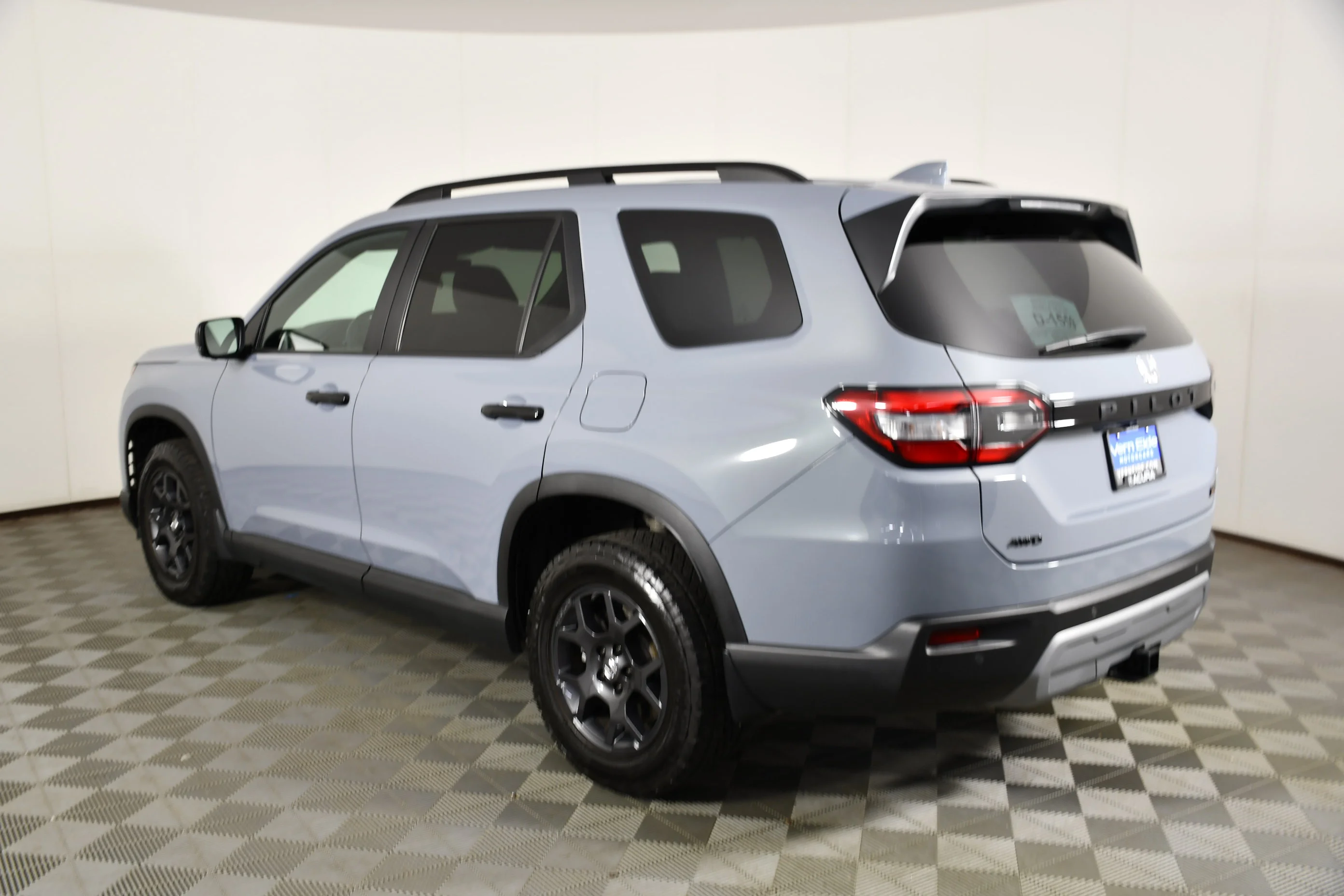 Used 2025 Sonic Gray Pearl Honda TrailSport image 8