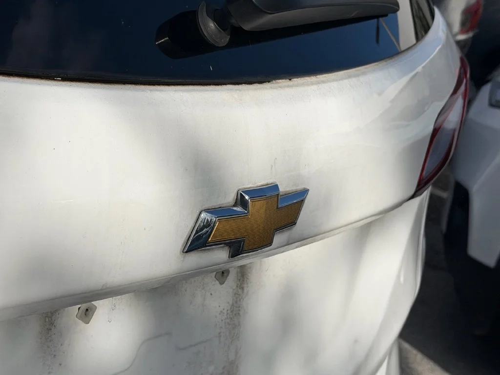 Used 2019 SUMMIT WHITE Chevrolet LS image 9