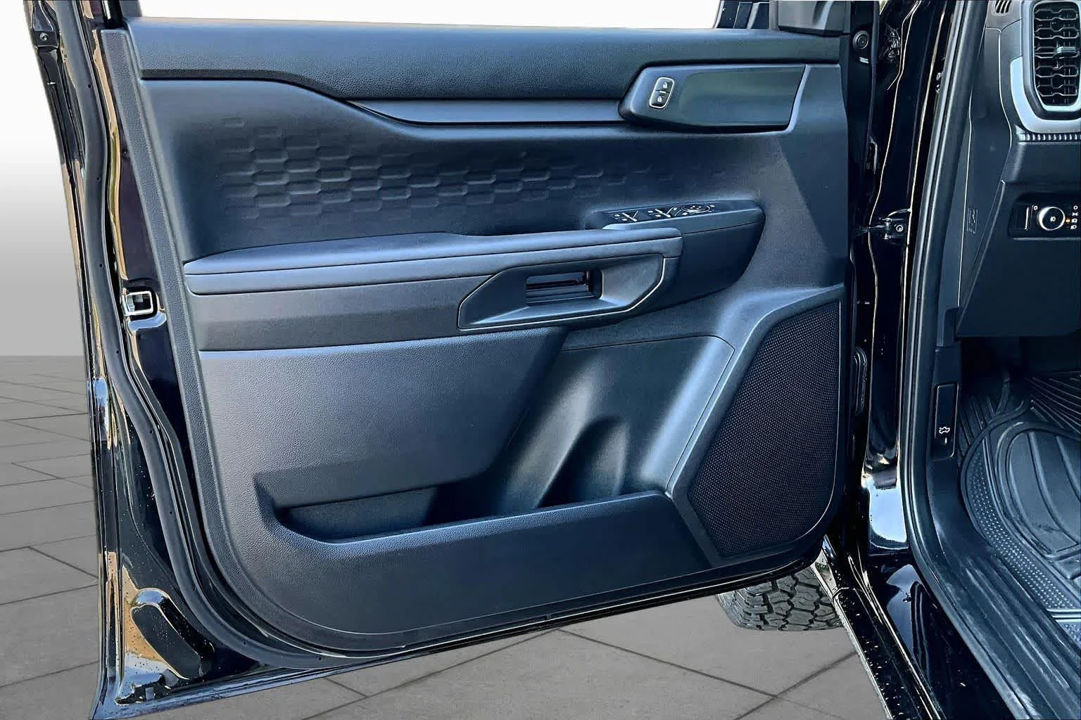Used 2025 Shadow Black Ford XL image 22