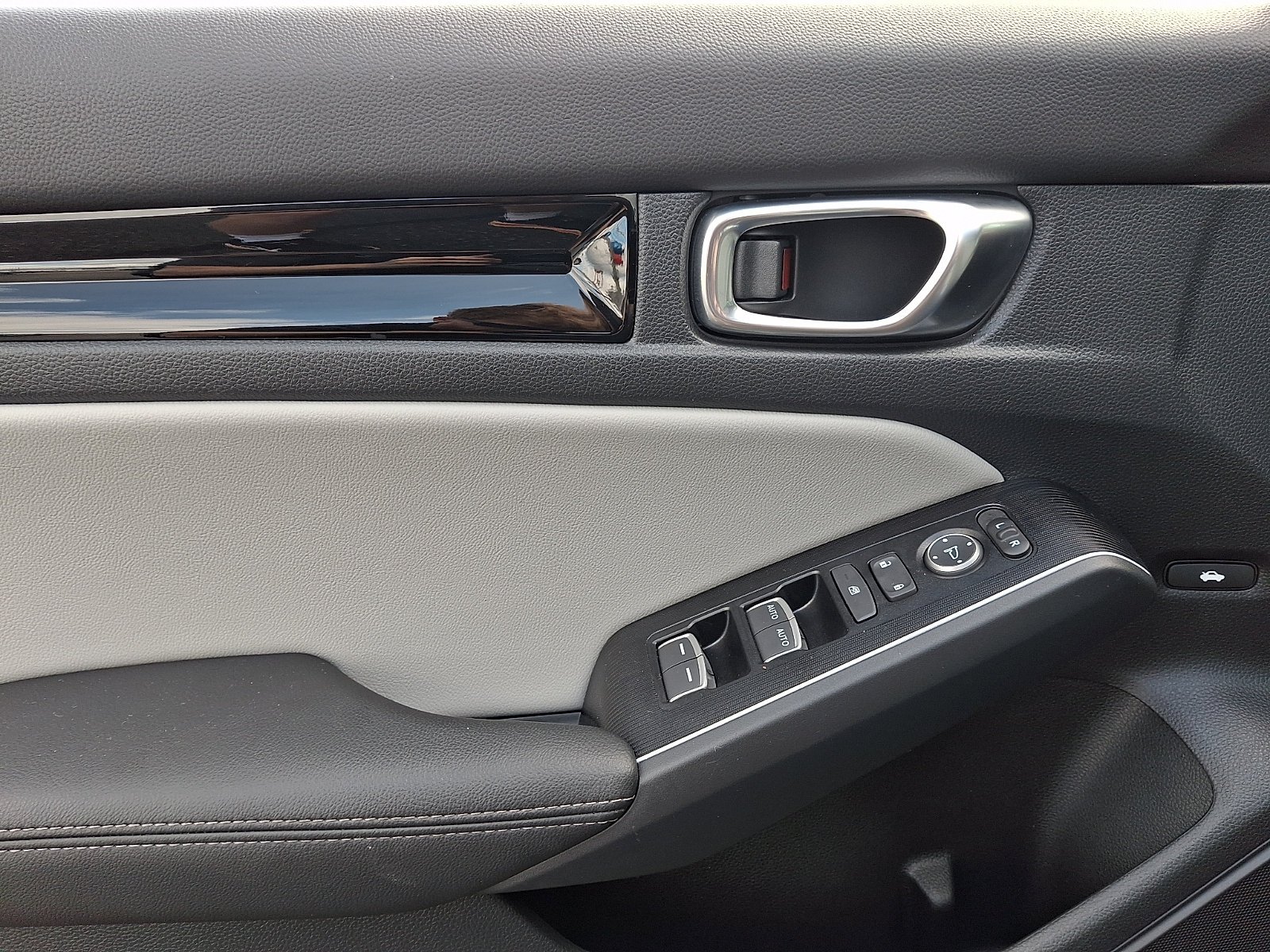 2025 Honda Civic Sport Touring - Photo 11