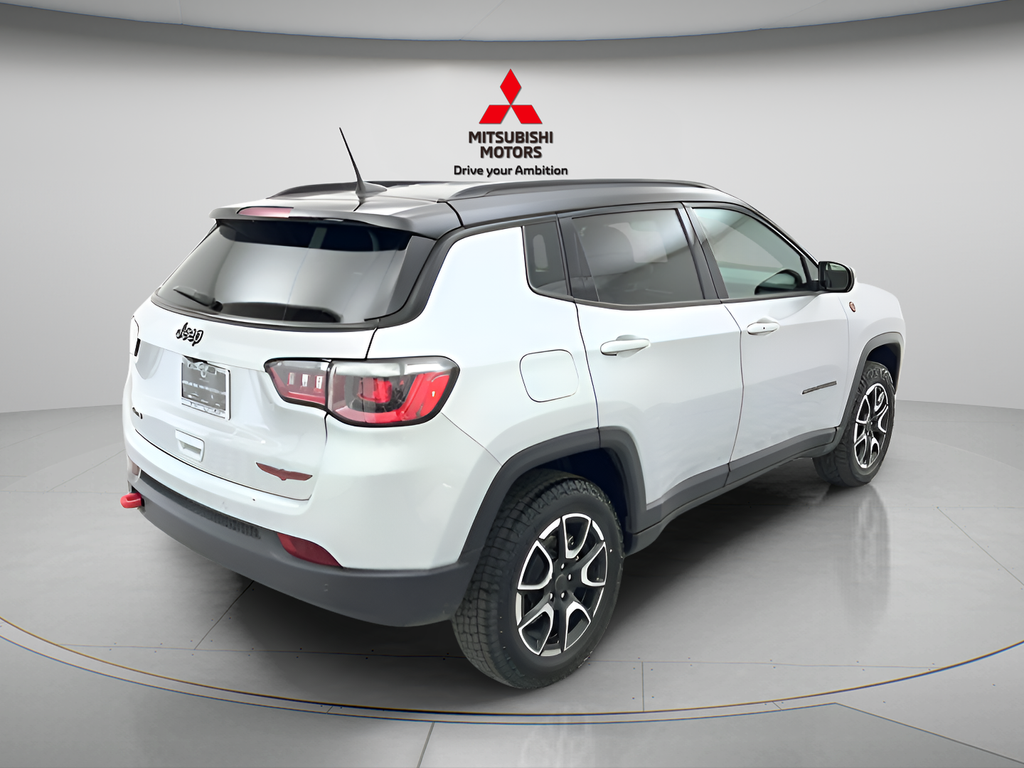 Used 2025 Silver Jeep Trailhawk image 4