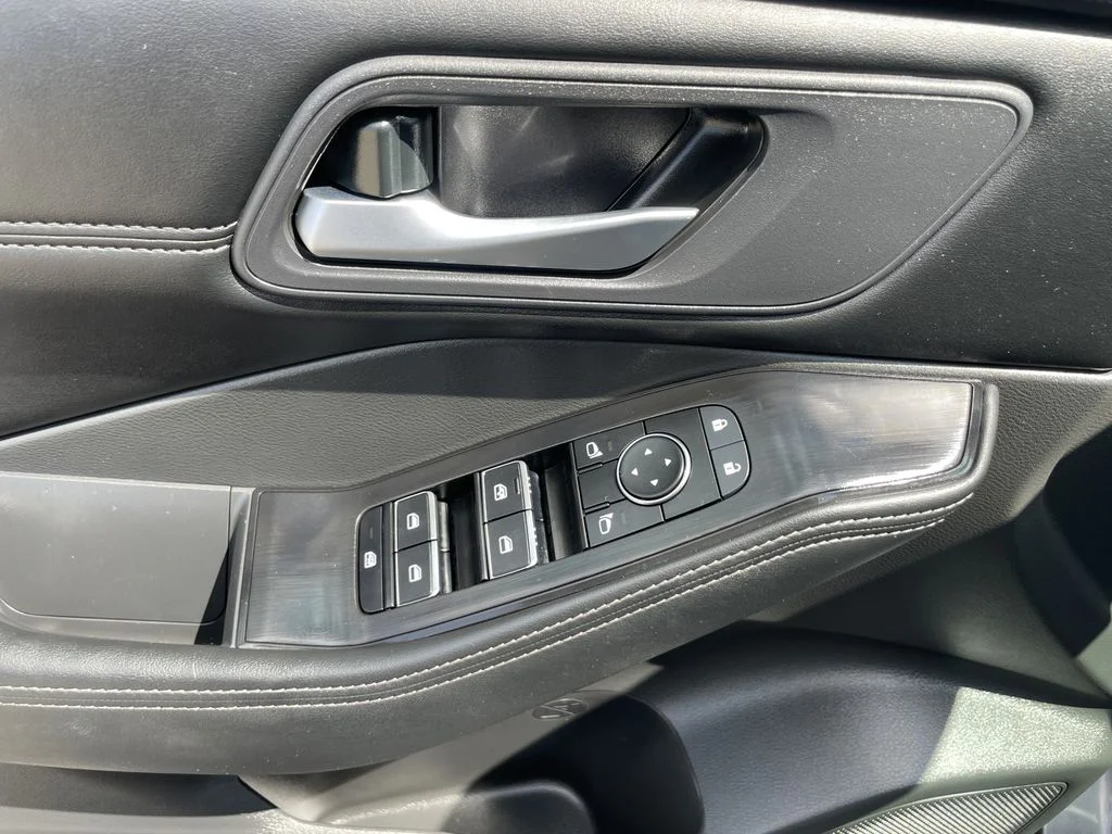 Used 2026 Gun Metallic Nissan SL image 16