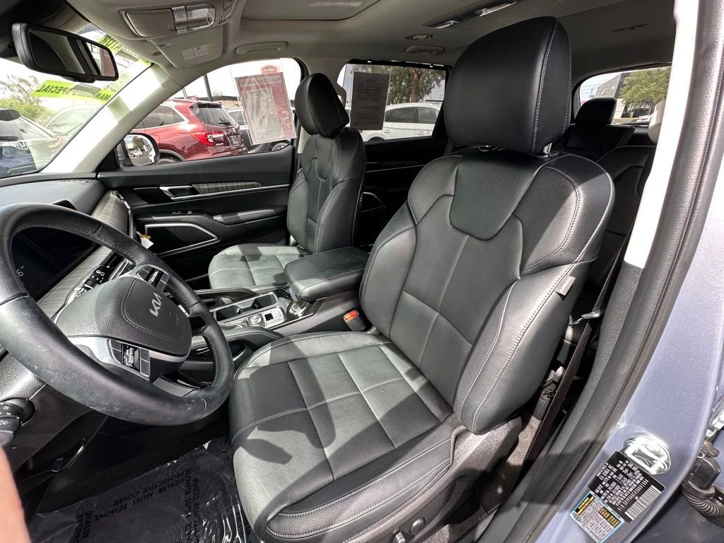 Used 2025 Silver Kia EX image 3