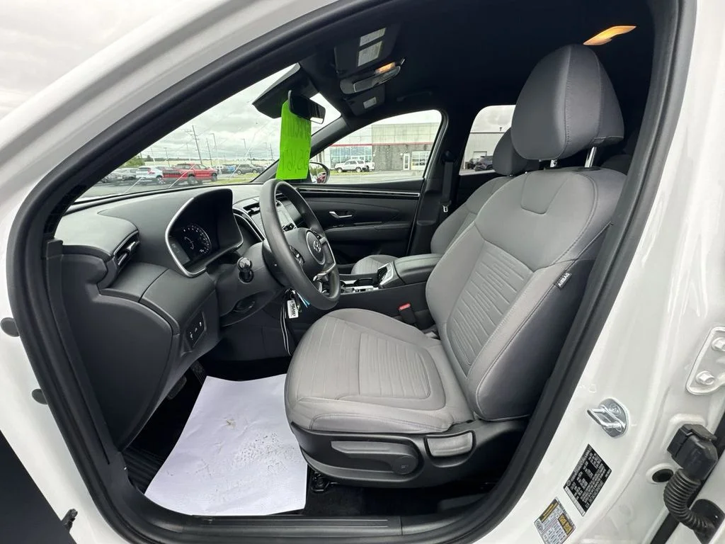 Used 2024 White Hyundai SE image 17