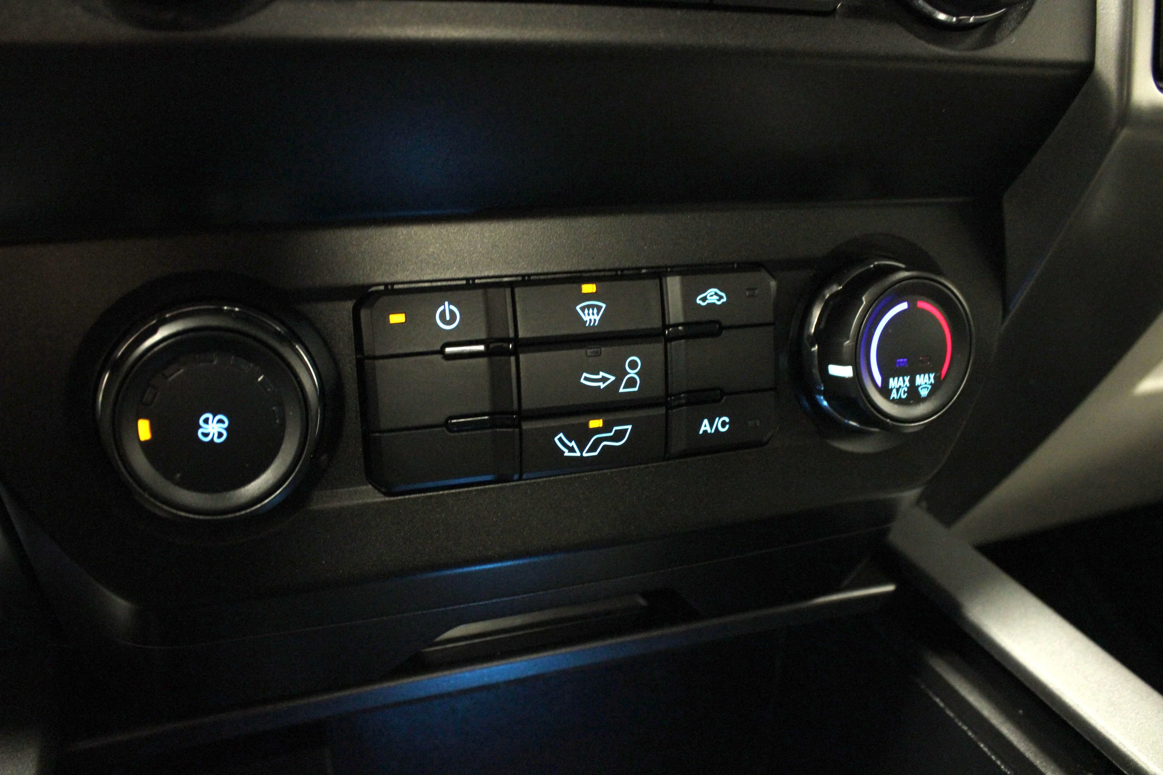 Used 2020 Magnetic Metallic Ford XLT image 24