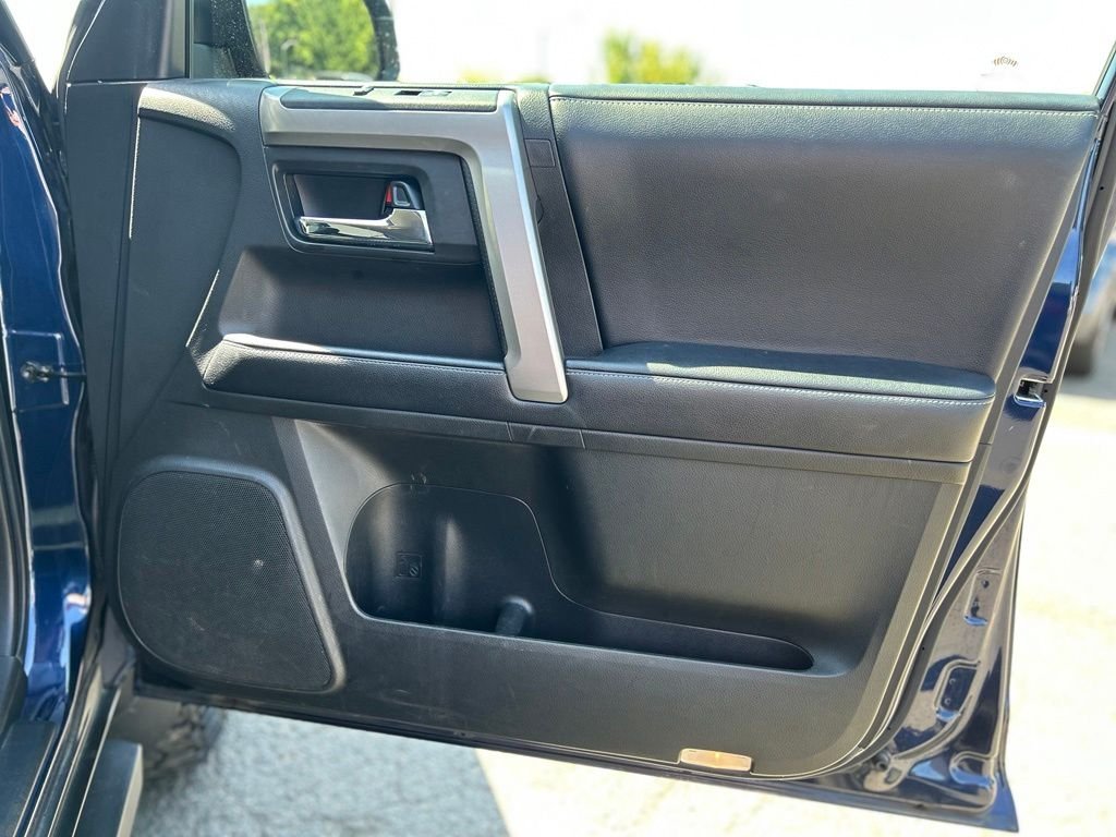 Used 2019 Nautical Blue Metallic Toyota SR5 image 19